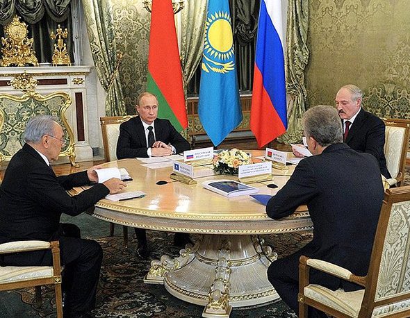Vladimir Putin and other leaders at a Session of Supreme Eurasian Economic Council